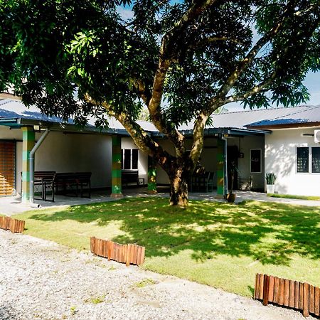Adorable 3-Bedroom Home With Pool, Wi-Fi And Bbq Rembau Екстериор снимка