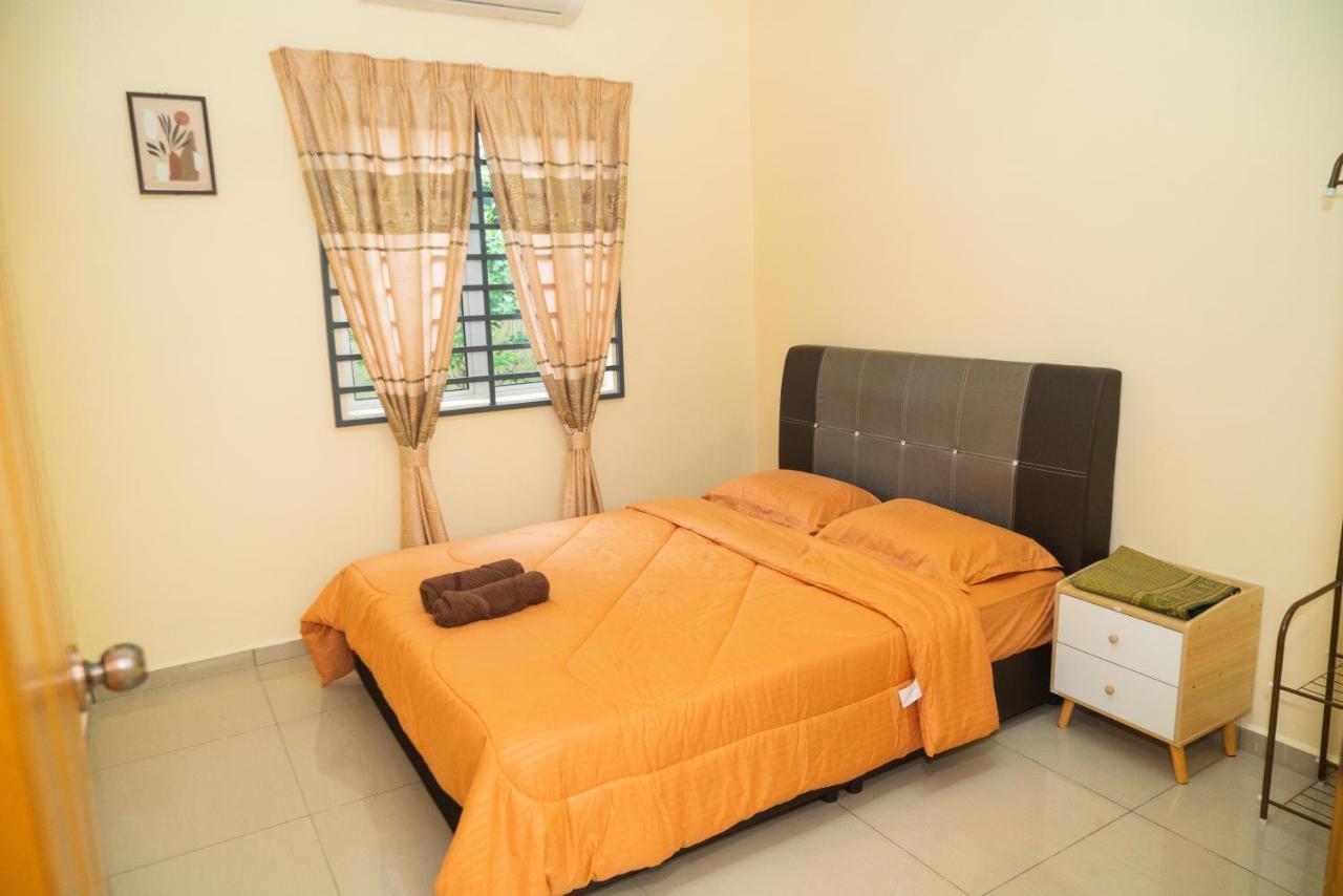 Adorable 3-Bedroom Home With Pool, Wi-Fi And Bbq Rembau Екстериор снимка