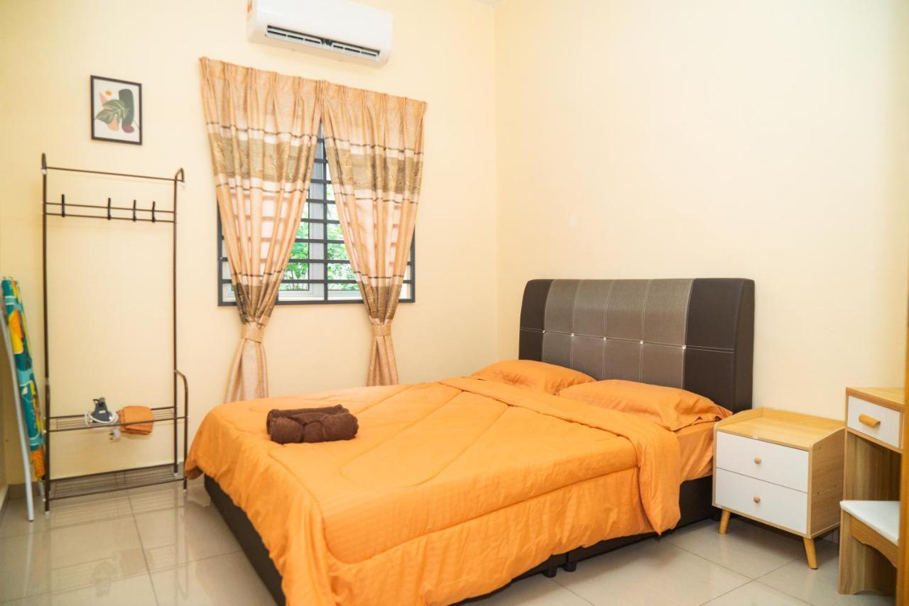 Adorable 3-Bedroom Home With Pool, Wi-Fi And Bbq Rembau Екстериор снимка