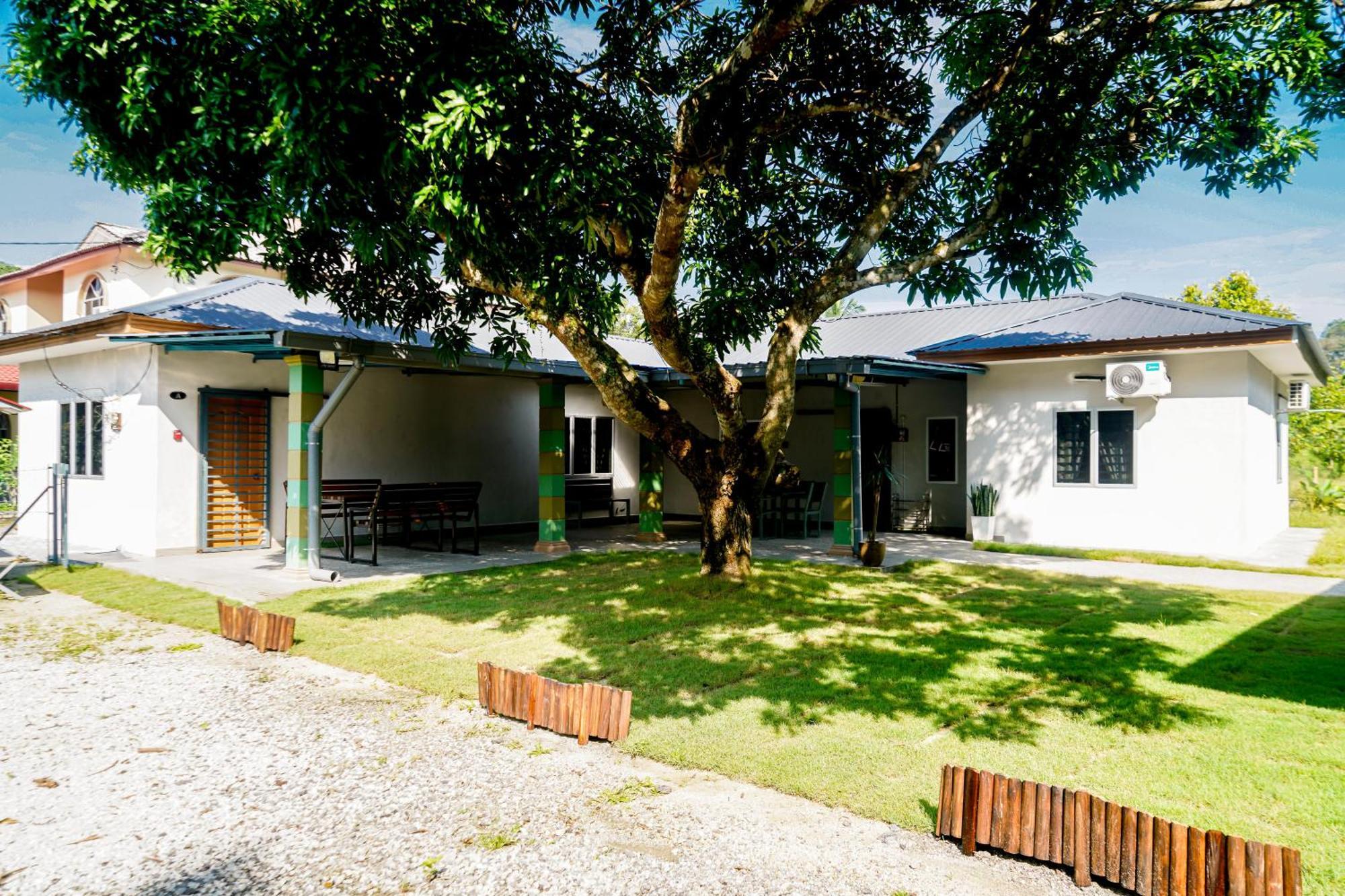 Adorable 3-Bedroom Home With Pool, Wi-Fi And Bbq Rembau Екстериор снимка