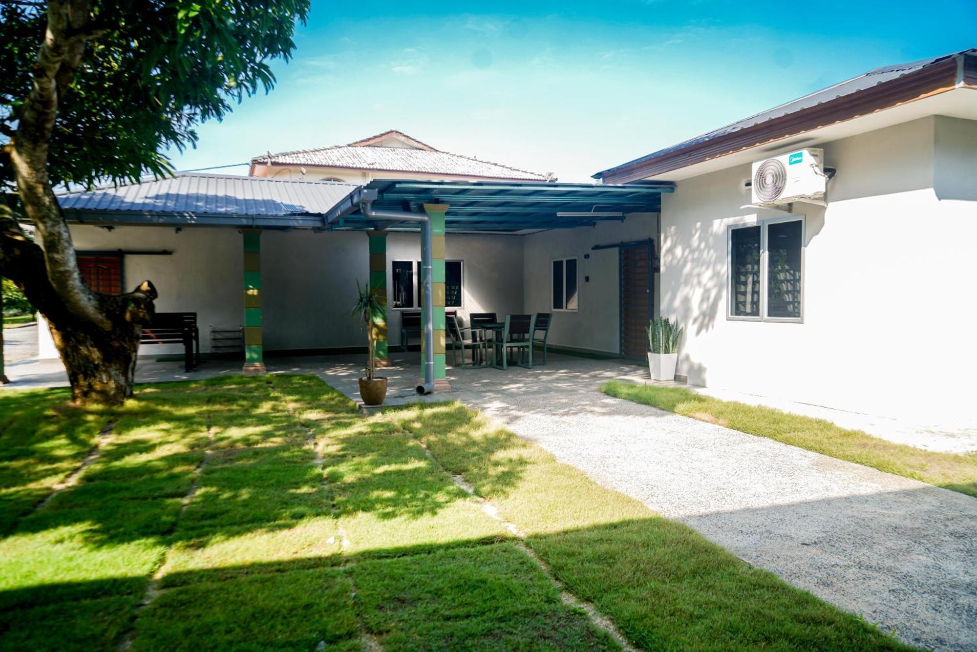 Adorable 3-Bedroom Home With Pool, Wi-Fi And Bbq Rembau Екстериор снимка